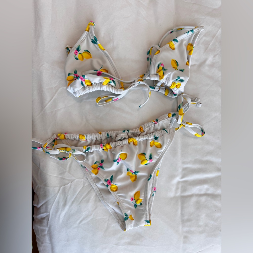 Lemon pattern bikini! - Picture 2 of 5